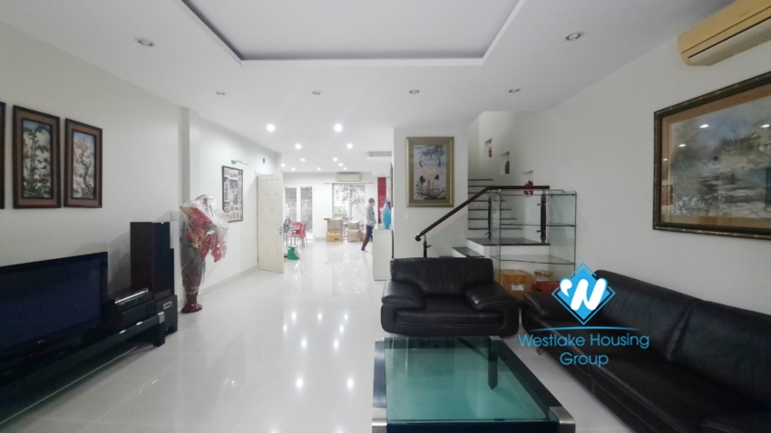 5 bedroom house for rent in Long Bien